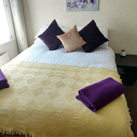 Rowe Gardens - Self Catering - Guesthouse Style - Comfortable Twin Or Double Rooms - Quiet Residential Area Уоркингтън Екстериор снимка