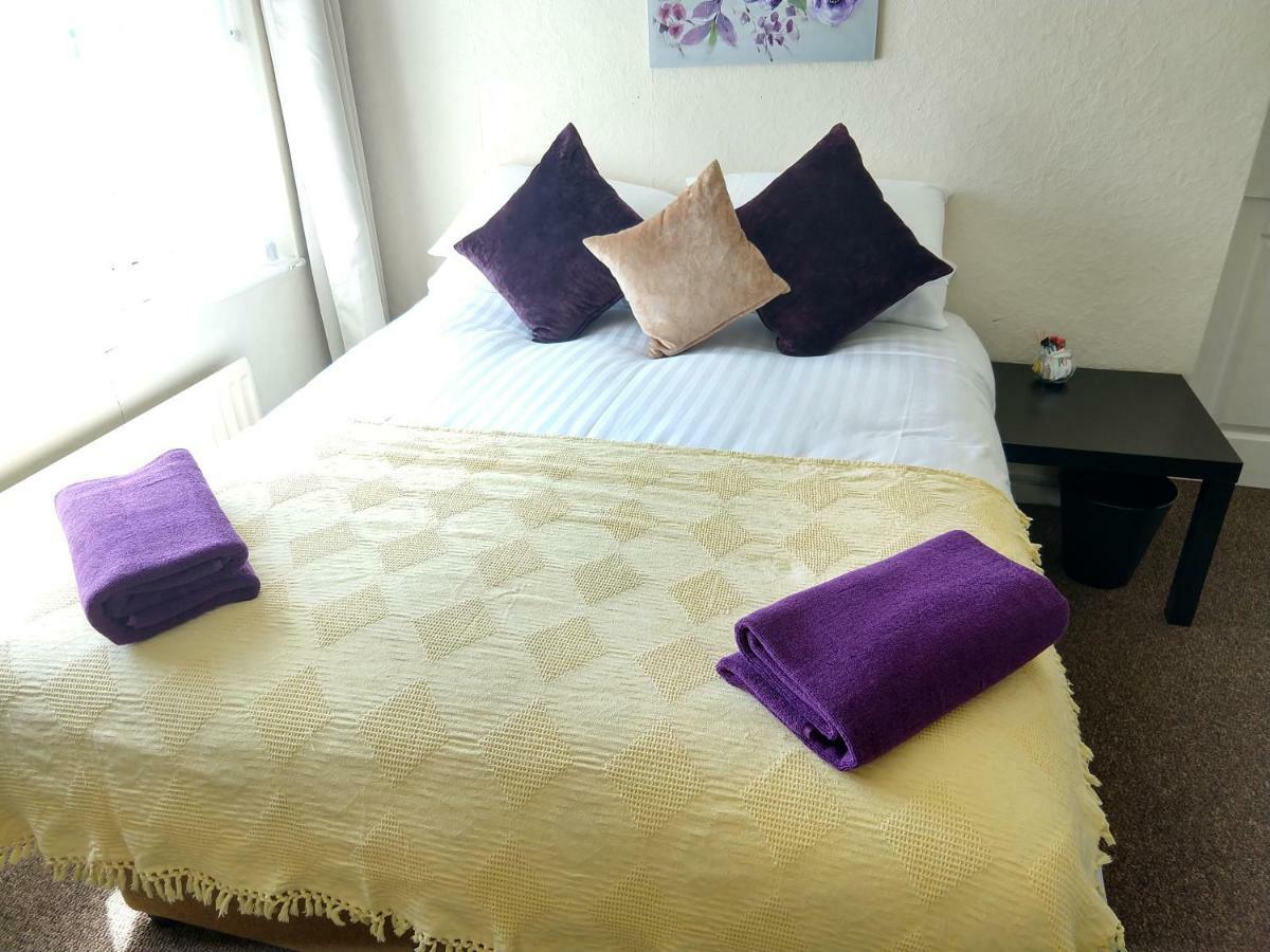 Rowe Gardens - Self Catering - Guesthouse Style - Comfortable Twin Or Double Rooms - Quiet Residential Area Уоркингтън Екстериор снимка